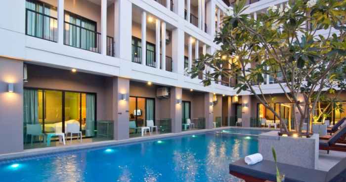 Swimming Pool Hotel J Residence