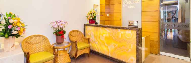 Lobi Spring House Hotel