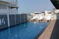 Swimming Pool W14 Hotel