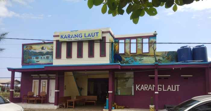 Bangunan Hotel Karang Laut Pantai Santolo