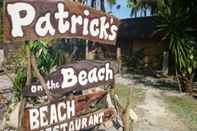 Bangunan Patrick's on the Beach Resort