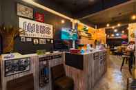 บาร์ คาเฟ่ และเลานจ์ Wire Hostel Patong