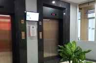 Lobby Comfort Room at Apartment Suites Metro (FJ1)