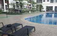 สระว่ายน้ำ 5 Cozy Room at Serpong Greenview Apartment