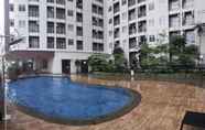 สระว่ายน้ำ 3 Cozy Room at Serpong Greenview Apartment