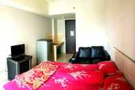 ห้องนอน Comfort Room at Serpong Greenview Apartment