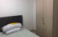 ห้องนอน 4 Low-cost Room at Gading Elok Timur near MKG Mall (KG3)