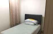 ห้องนอน 5 Low-cost Room at Gading Elok Timur near MKG Mall (KG3)