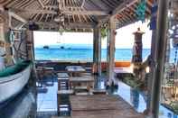 Bar, Cafe and Lounge At The Beach Candidasa