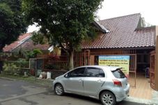 Exterior Cozy Room at Anggrekloka near Teras Kota Mall (AGK)