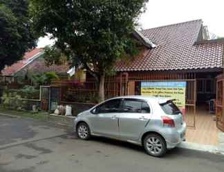 Exterior 2 Cozy Room at Anggrekloka near Teras Kota Mall (AGK)