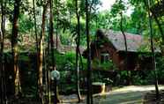 Lobi 4 Chestnut Hill Eco Resort