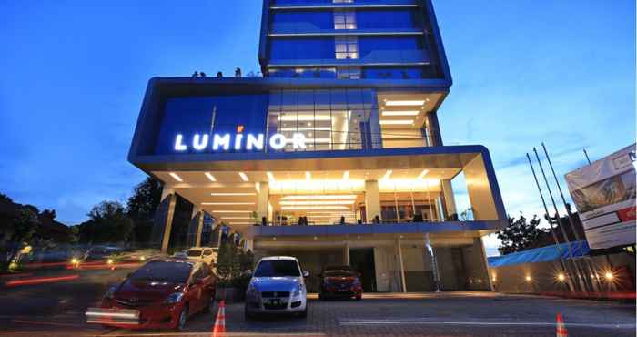 Bangunan Luminor Hotel Jambi Kebun Jeruk By WH