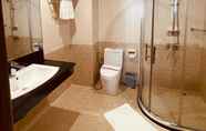 In-room Bathroom 7 Golden Halong Hotel