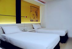 Bedroom 7 Front One Inn Sidoarjo