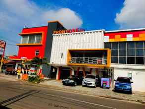 Luar Bangunan 4 Front One Inn Sidoarjo