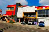 Bangunan Front One Inn Sidoarjo