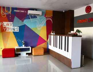 Lobby 2 Front One Inn Sidoarjo