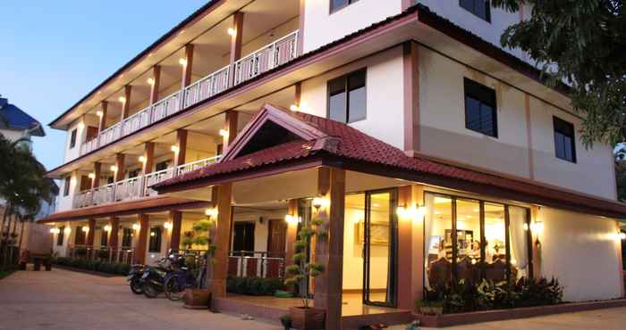 ภายนอกอาคาร Nan Baankhun Hotel