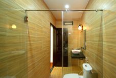 Bilik Mandi dalam Bilik Blue Lake Homestay