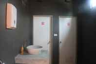 Toilet Kamar PiCoCo Hostel