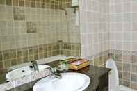 Toilet Kamar Madella Hotel Can Tho