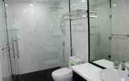 Toilet Kamar 6 Snow Garden Hotel