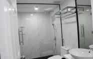 Toilet Kamar 3 Snow Garden Hotel