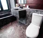 Toilet Kamar 7 Nui Bay Sunset Villa 12