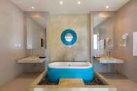 ห้องน้ำภายในห้อง Amala Grand Bleu Resort