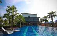 Hồ bơi 2 Ray Hotel Buriram