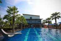 สระว่ายน้ำ Ray Hotel Buriram