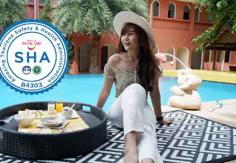 สระว่ายน้ำ Thada Chateau Hotel (SHA Certified)