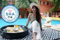 สระว่ายน้ำ Thada Chateau Hotel (SHA Certified)