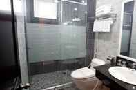 Phòng tắm bên trong Linh Phuong 2 Hotel