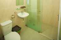Phòng tắm bên trong Pho Bien Hotel Nha Trang