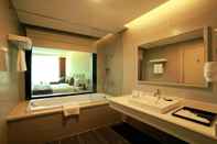 Toilet Kamar Muong Thanh Luxury Dien Lam