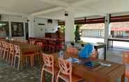 ร้านอาหาร 6 Hotel Pondok Hexa Seaside