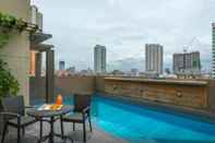 Swimming Pool V Hotel Manila