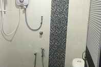 In-room Bathroom Lunas Homestay