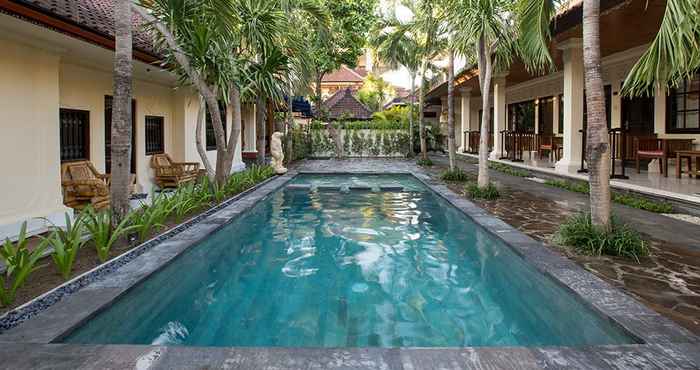 Swimming Pool Sari Indah Cottages