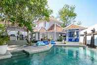 Swimming Pool Villa Kita