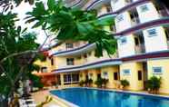 Kolam Renang 2 Smile Residence 