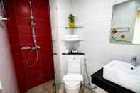 In-room Bathroom S5 Residence & cafe