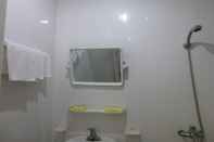 Phòng tắm bên trong Hai Yen Hotel