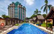 Kolam Renang 2 Resorts World Sentosa - Crockfords Tower