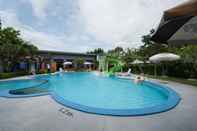 Kolam Renang Reindeer Park Resort