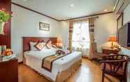 Bedroom 3 May De Ville Legend Hotel
