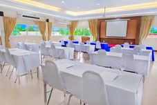 행사장 Cabbages and Condoms Inn