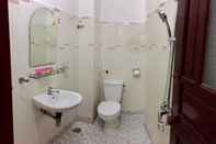 Toilet Kamar Thuy Van Hotel